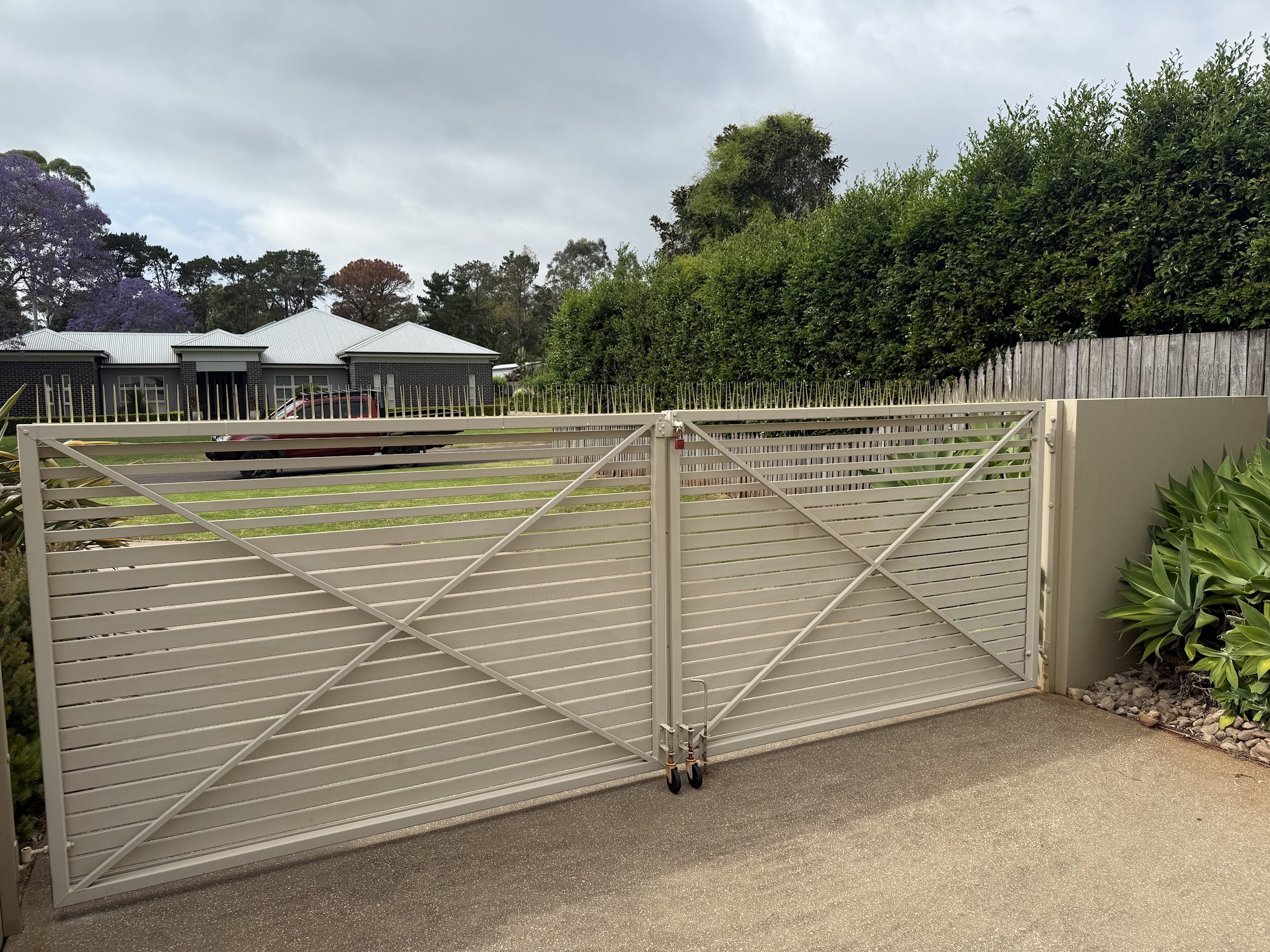Cleaned driveway gates and exposed aggregate drive at a Toowoomba property