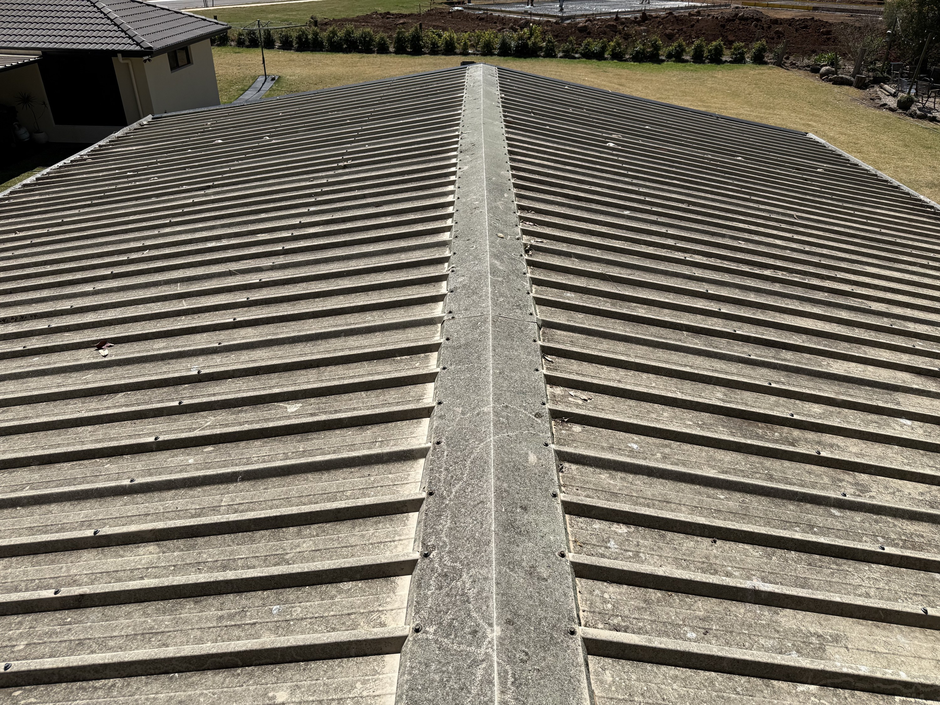Dirty Colorbond roof in Highfields, grey with grime and lichen before cleaning
