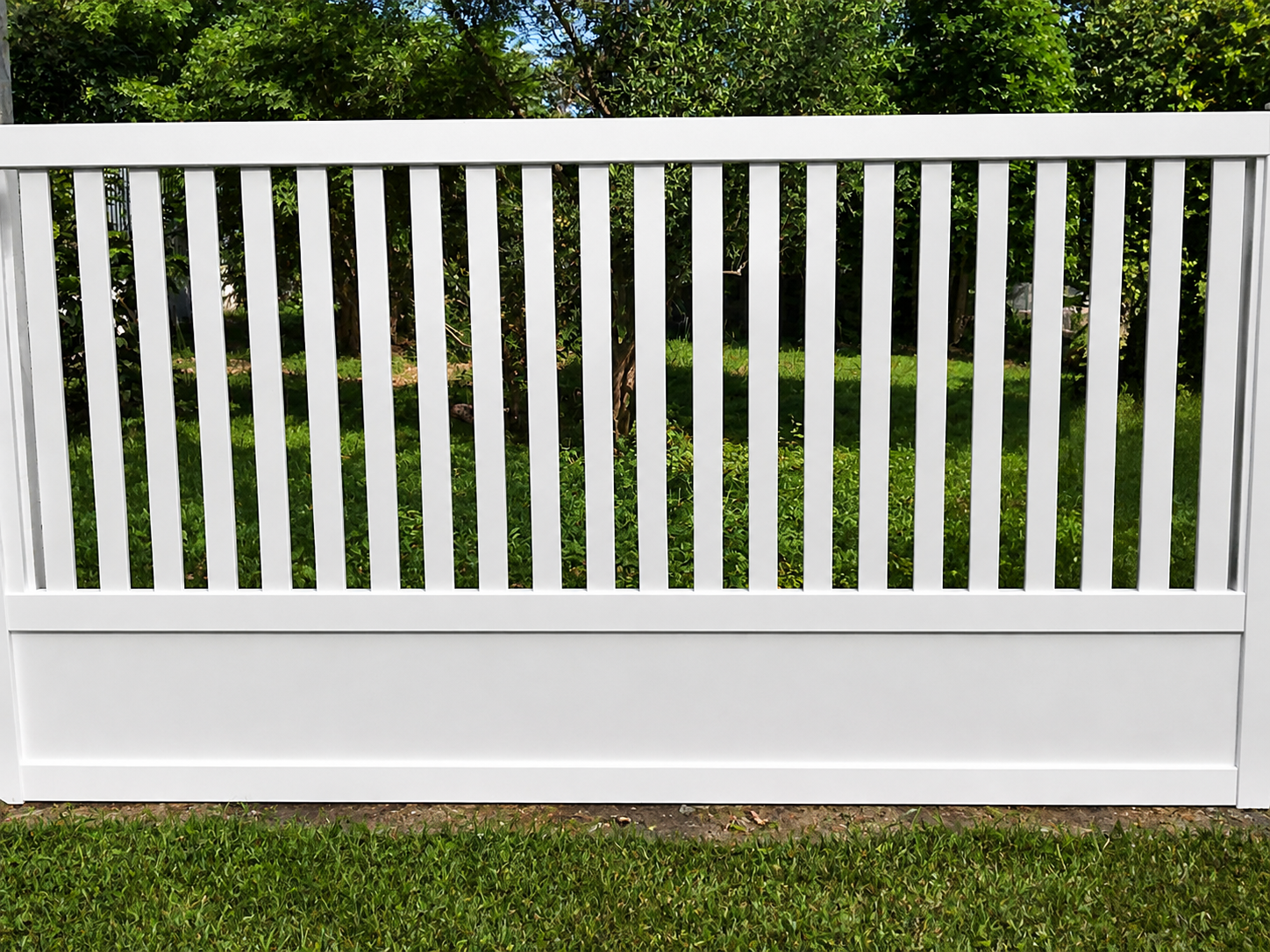 Portail en aluminium blanc