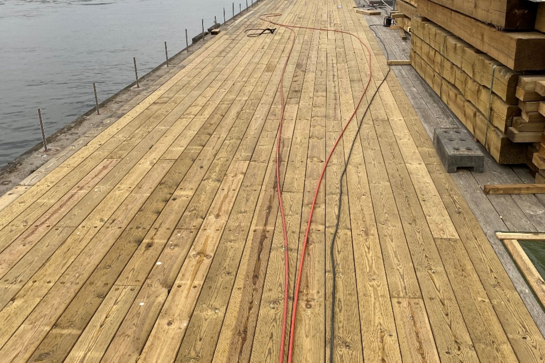 Nytt bryggedekke i tre på Lysaker Brygge