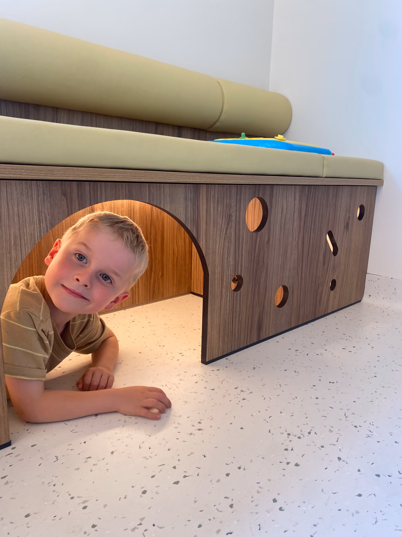 Sfeerbeeld van de kindvriendelijke praktijkruimte van Kinderlach