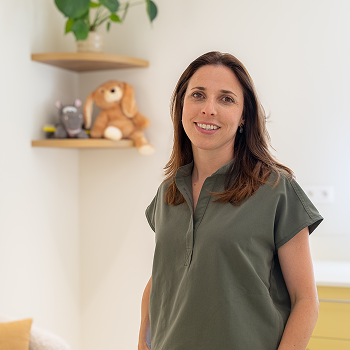 Portret van Ruth, teamlid bij tandartspraktijk Kinderlach