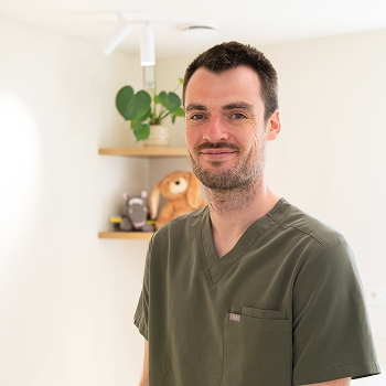 Portret van Bert, teamlid bij tandartspraktijk Kinderlach