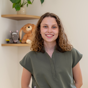 Portret van Sam, teamlid bij tandartspraktijk Kinderlach
