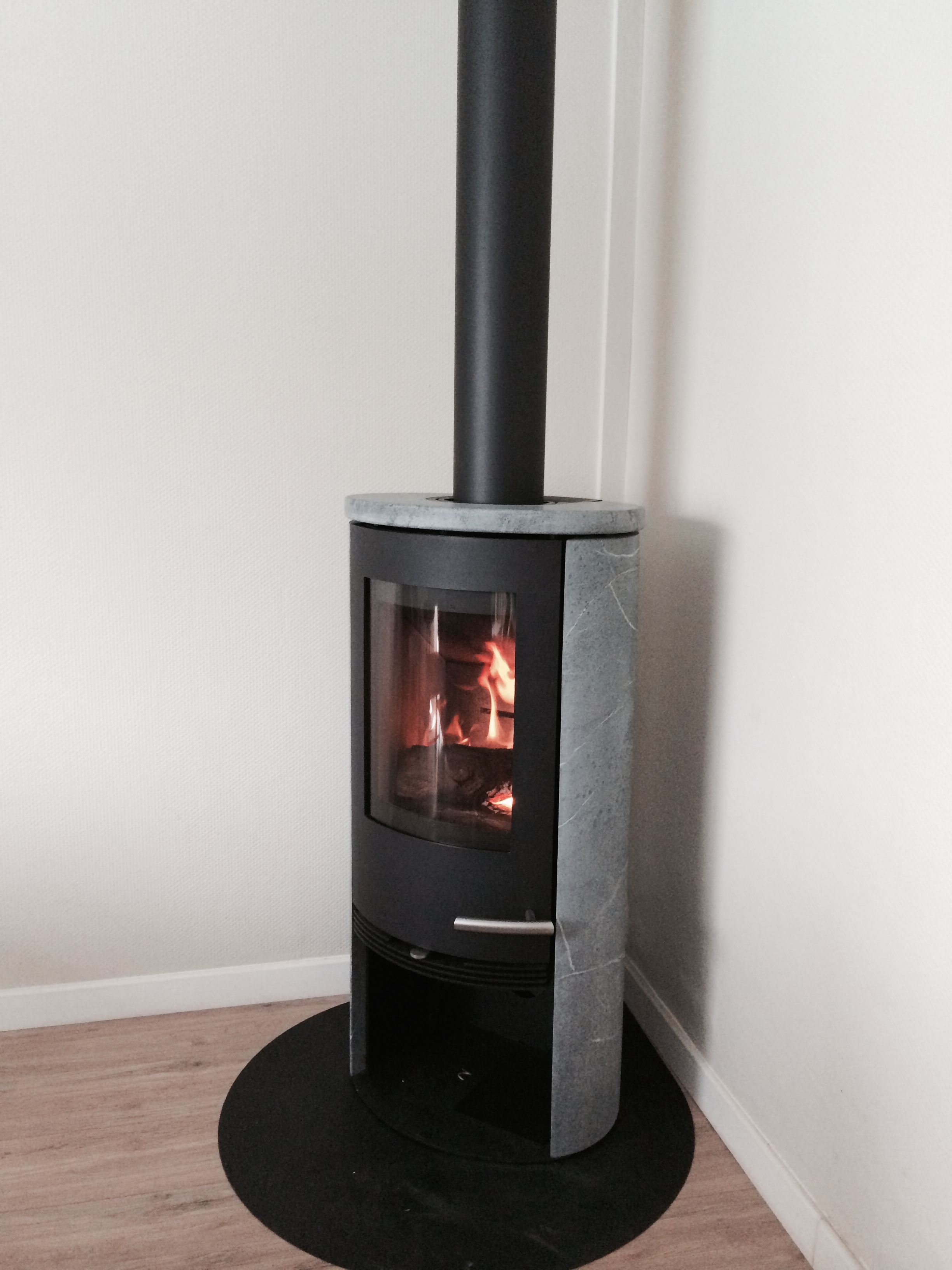 Installation d'un poêle à bois Termatech chez un client
