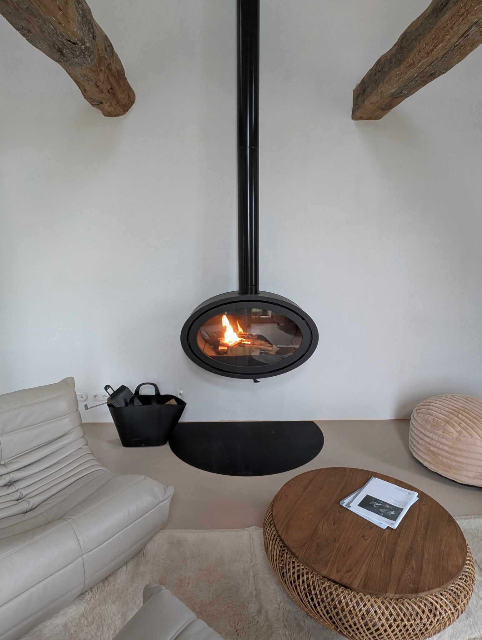 Poêle à bois installé chez un client à Mauroux (Gers) par CR Habitat