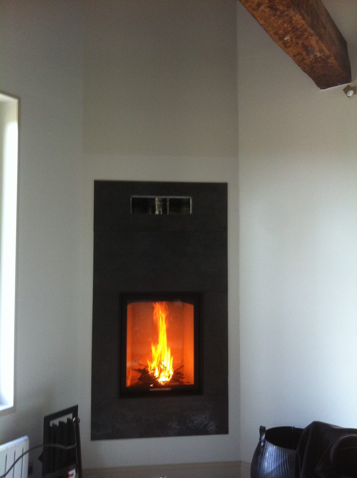 Cheminée de type trou à feu avec foyer Spartherm à Cuq