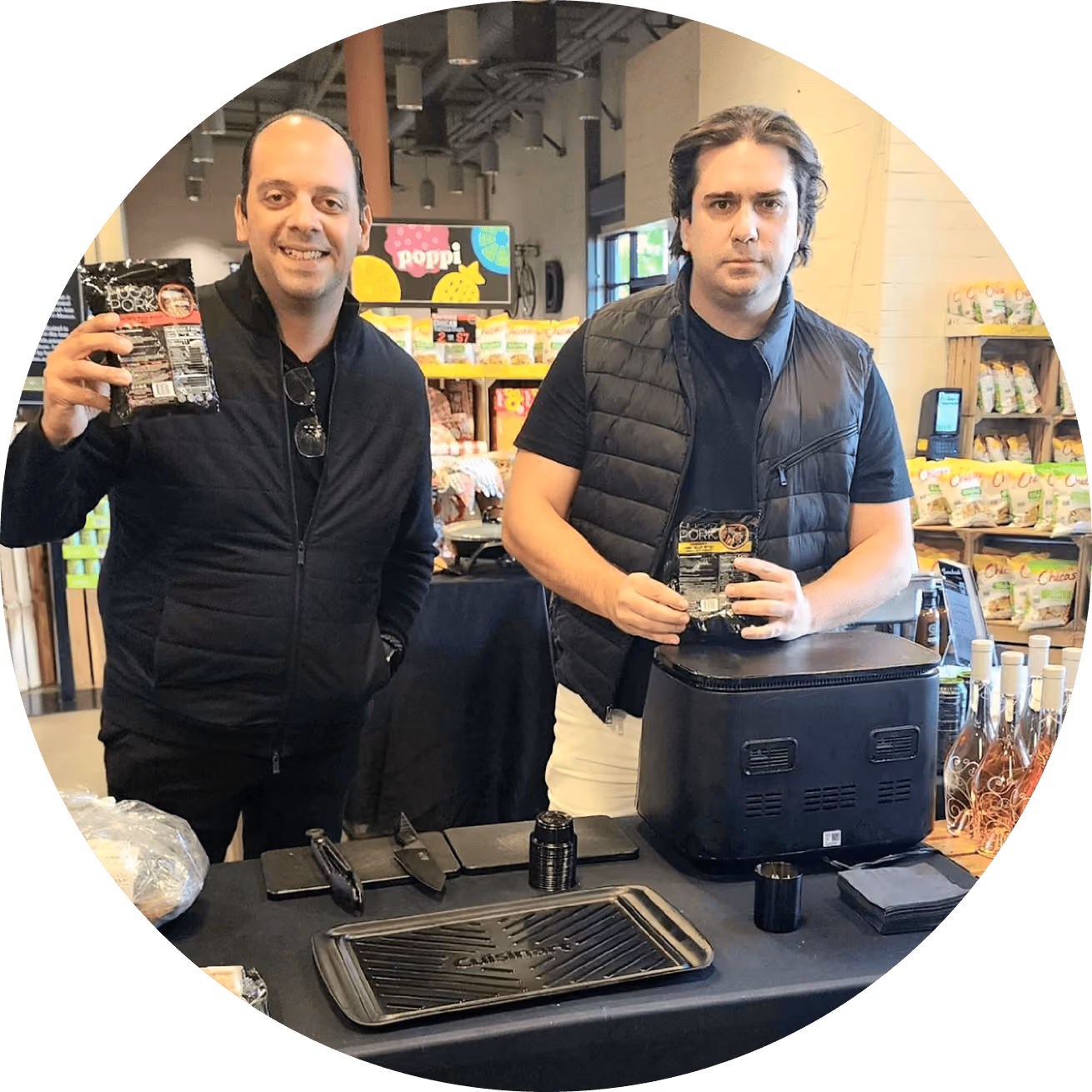 Hugo Pork está presente en más de 500 puntos de venta en República Dominicana, incluyendo las principales cadenas de supermercados del país, supermercados independientes y tiendas de conveniencia.