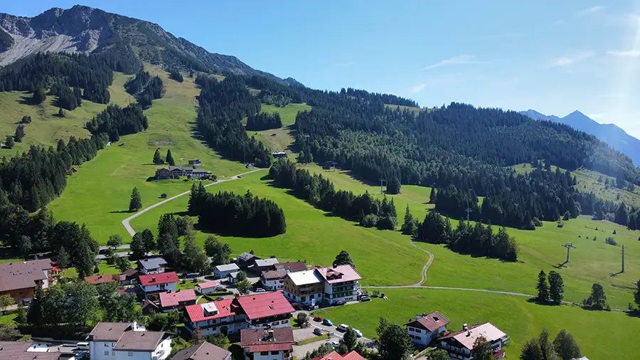Bergzeit Ferienwohnung Bad Hindelang Allgäuer Alpen Bergblick auf Iseler Rotspitze