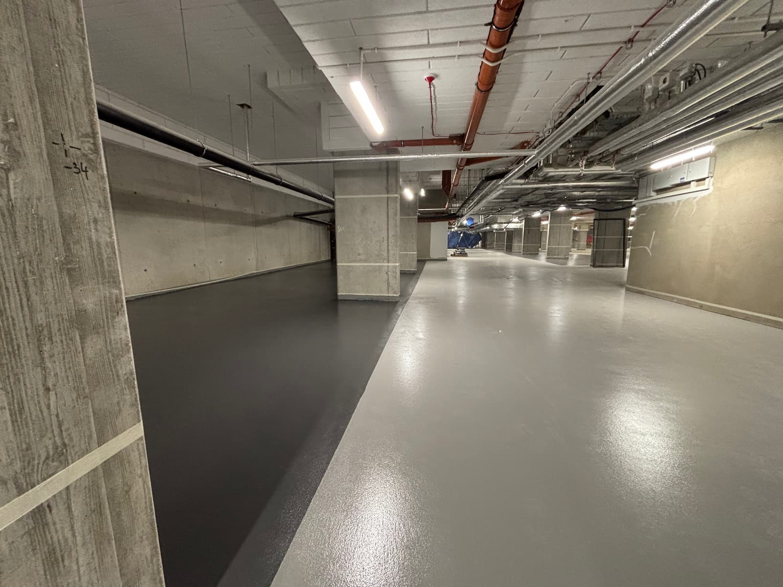 Posadzka żywiczna Flowcrete — widok ogólny parkingu