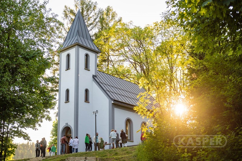 Článek o odhalení poeziomatu u kaple sv. Josefa