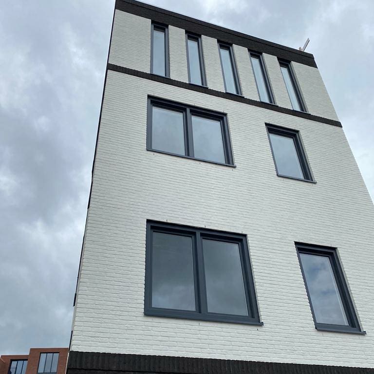 Atlas Okna tijdens uitvoering en begeleiding
