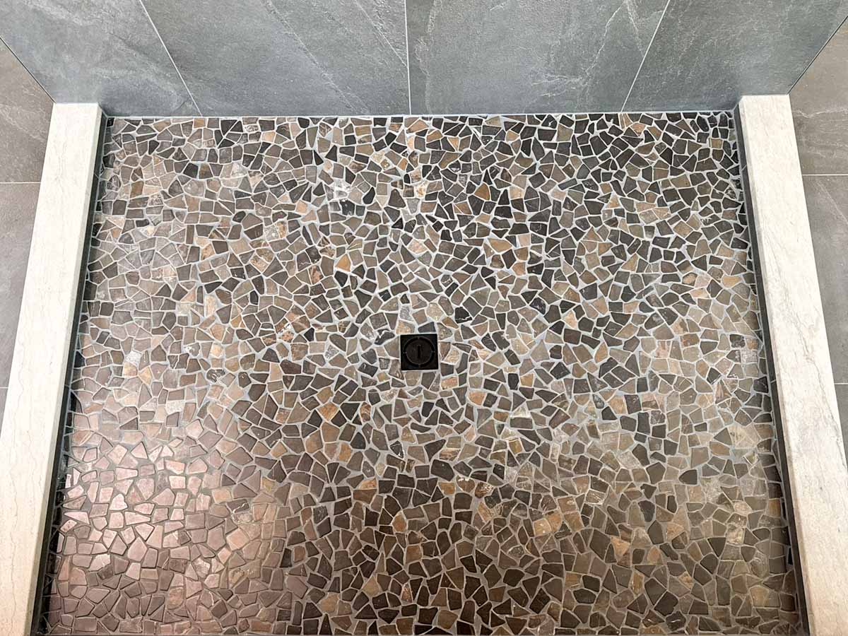 Tile floor with a pebble mosaic inlay