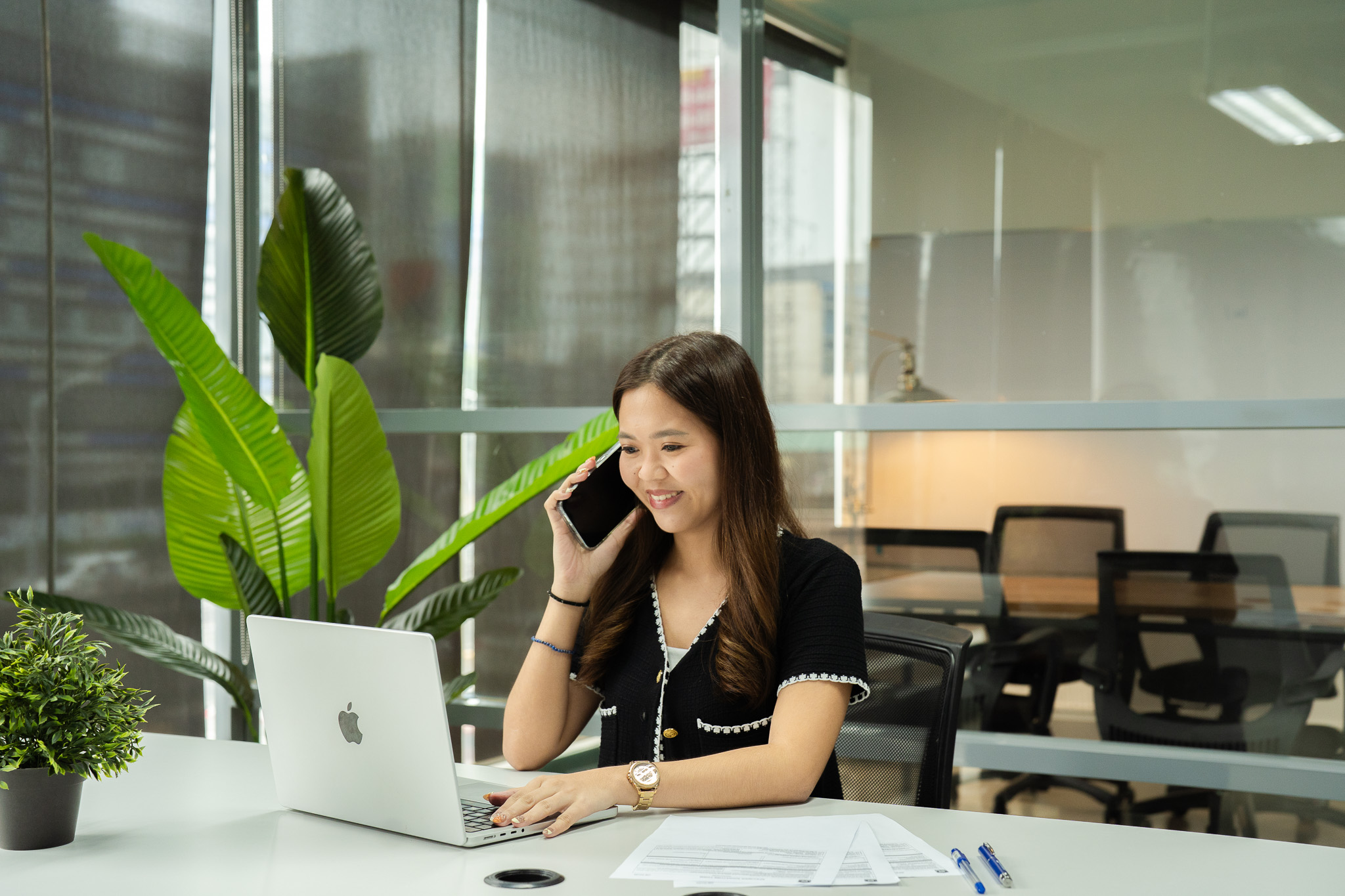 A CloudCFO bookkeeper working in cloud accounting software