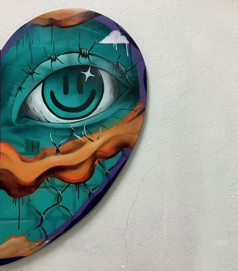 Comme 2 Cons - Hugo W2CJ x Theora, sculpture murale, 2021, vue complémentaire 1