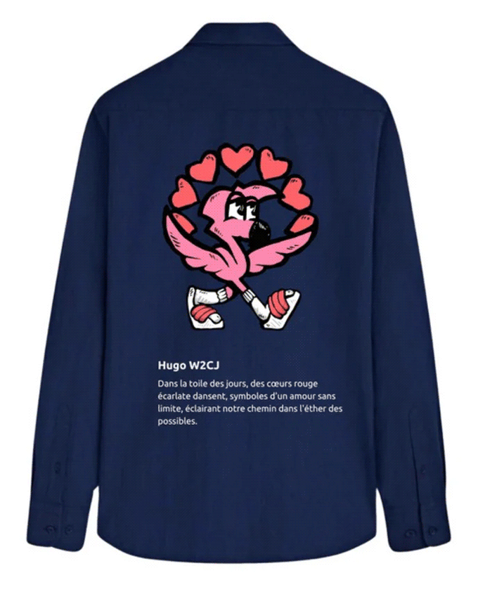 Dos de la chemise Fair bleu marine : Roger le Flamant Rose sous une couronne de cœurs rouges, avec le texte de Hugo W2CJ