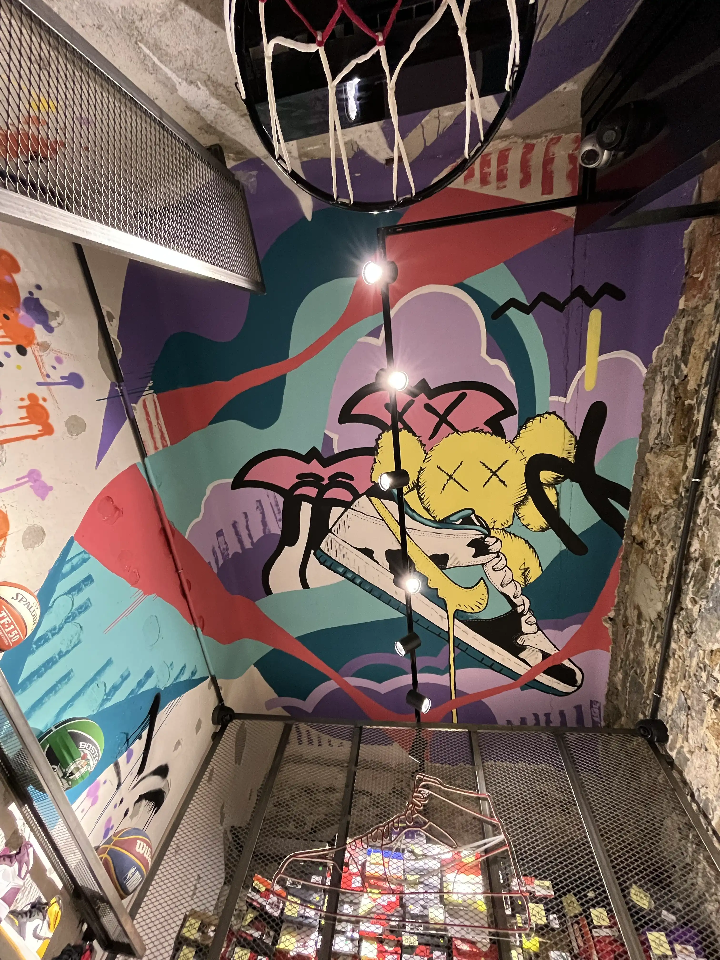Plafond -Shoes Lab Bastia, fresque, 2023, vue complémentaire 2