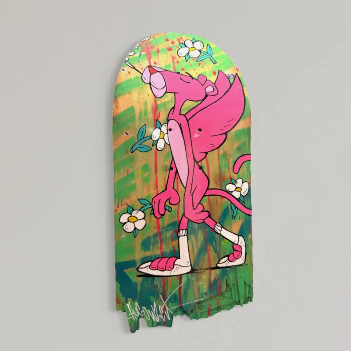 Série « Roll-In » #7, planche de skate peinte, Panthère rose ailée marchant parmi des marguerites, sur fond vert, 2026
