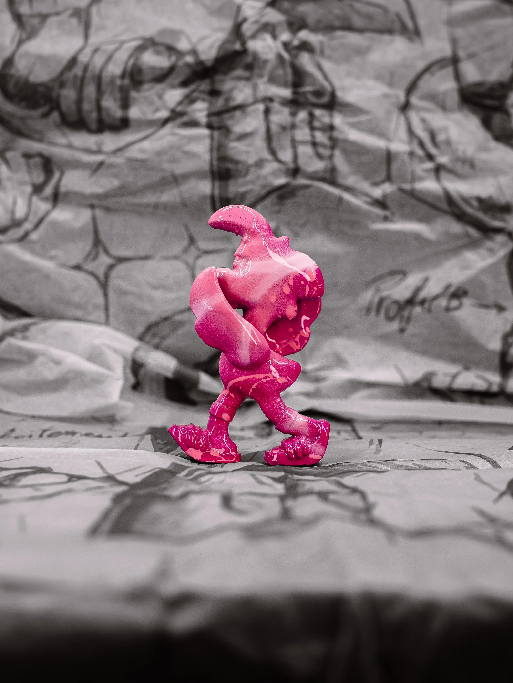 Mini Roger « Pink Lady », exemplaire vieux rose moucheté de rose clair, vu de profil.