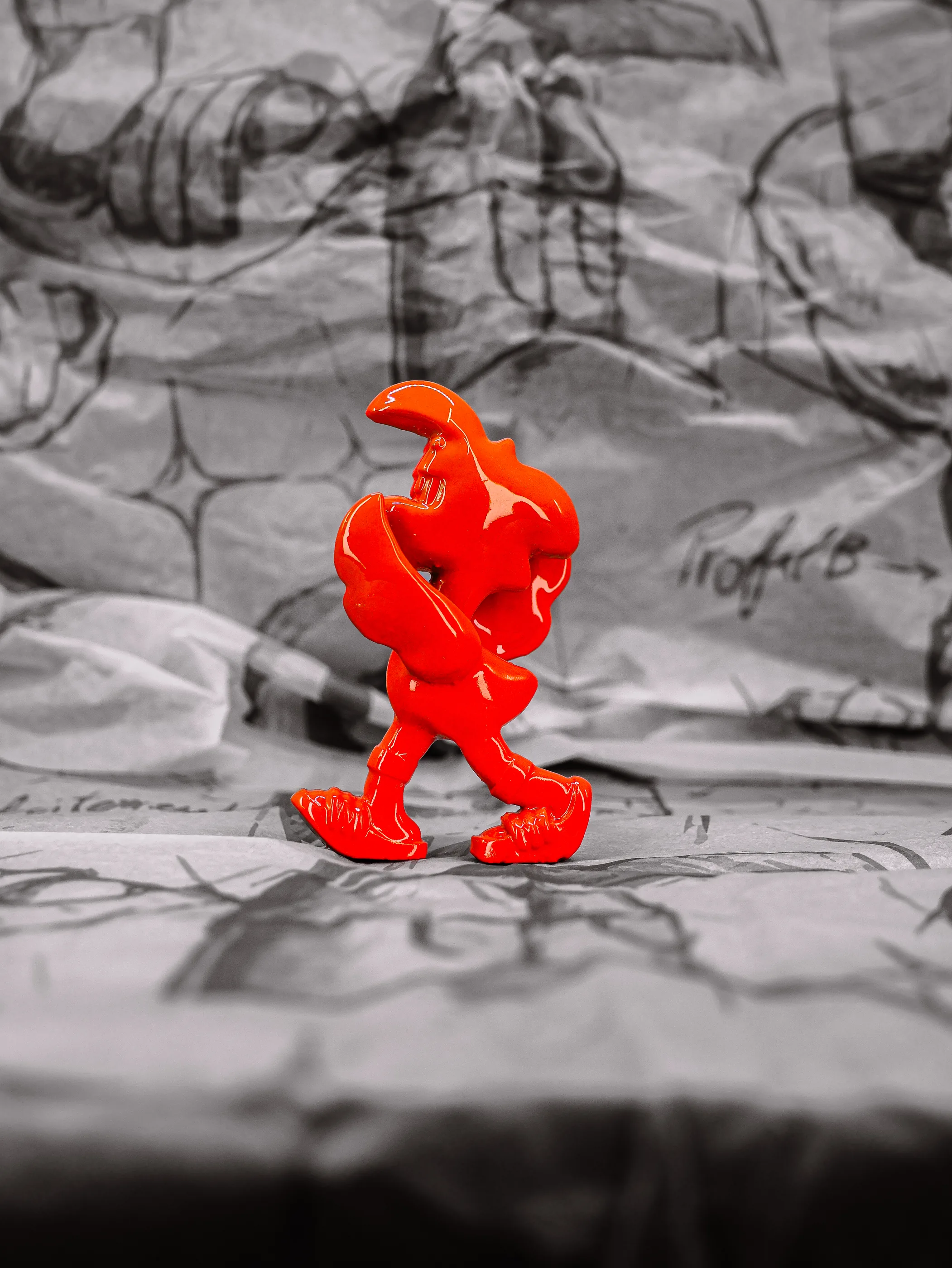 Mini Roger « Orange Pressée », exemplaire orange sanguine uni, vu de profil.