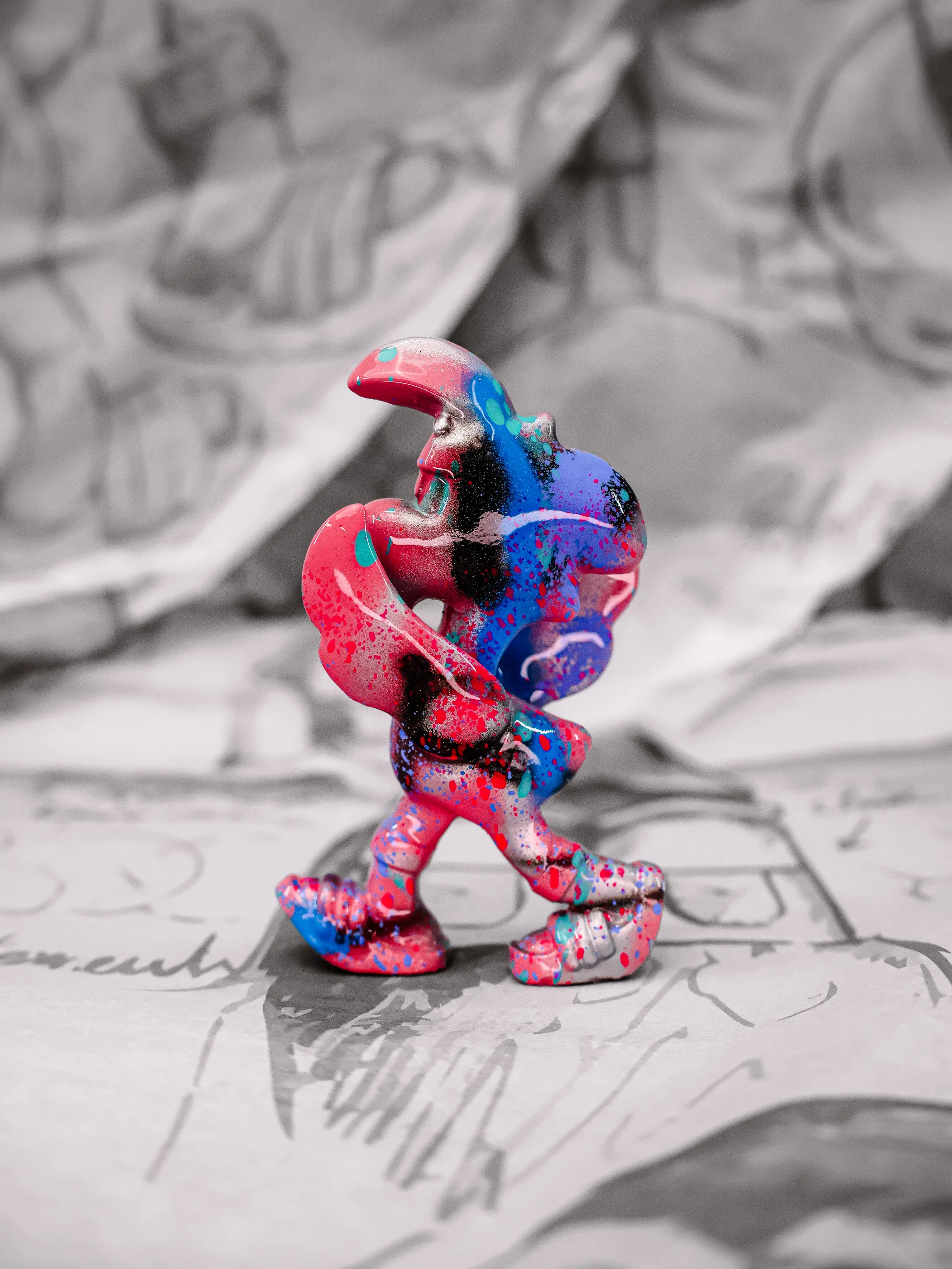Mini Roger « Graffiti 2000 », exemplaire bleu violet et rose, éclats argentés, vu de profil.