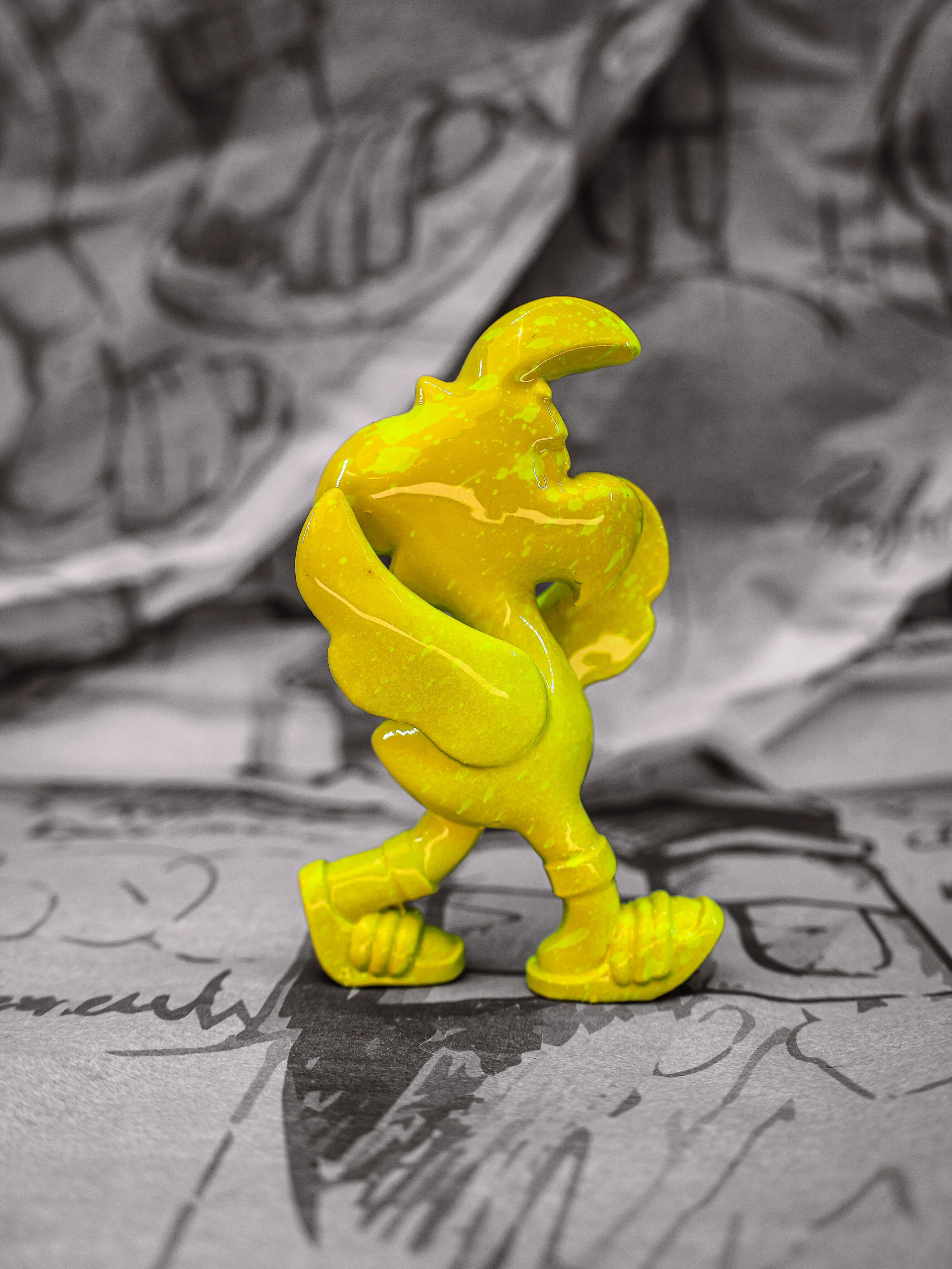 Mini Roger « Daltons », exemplaire jaune citron uni, vu de profil.