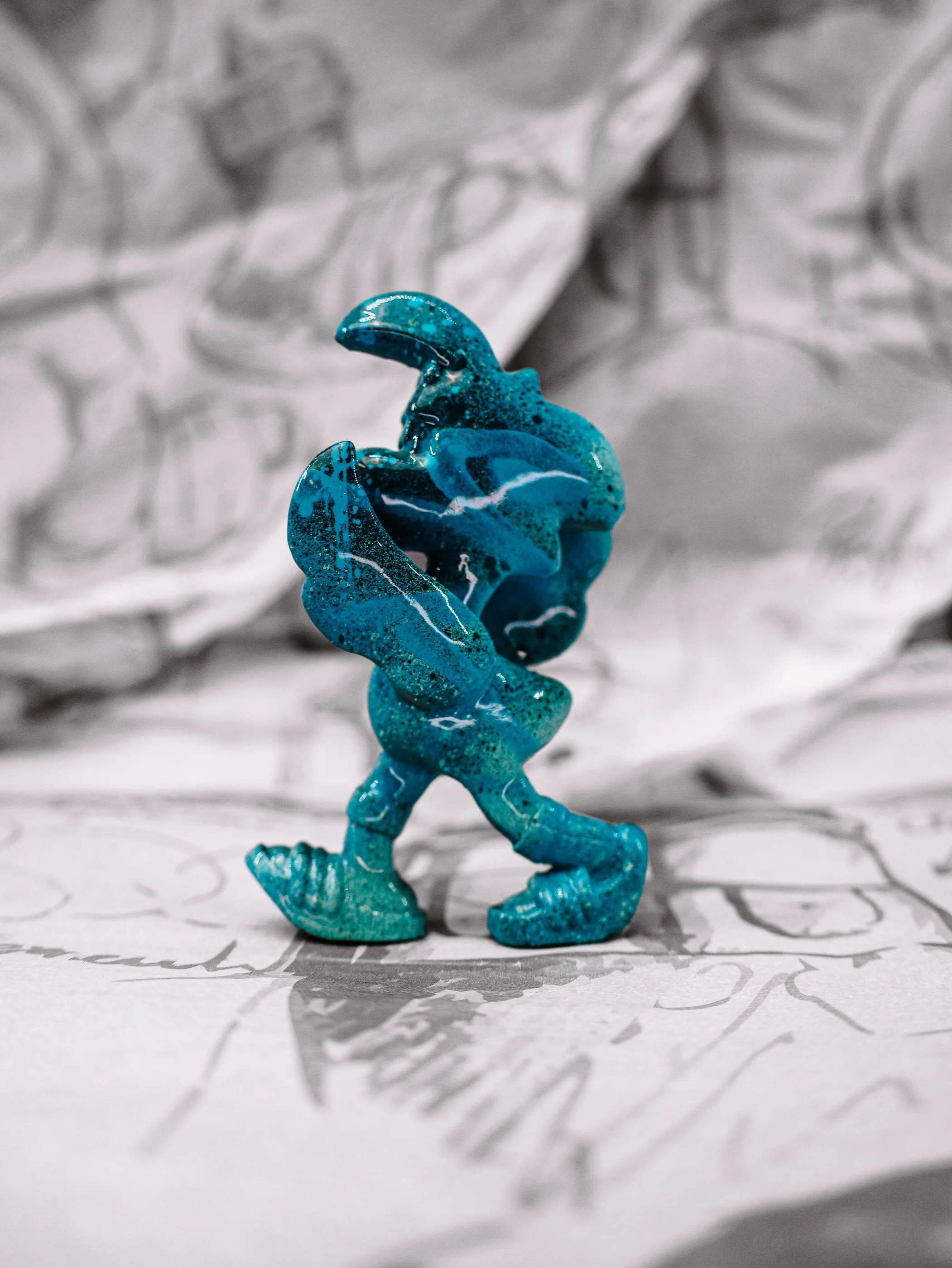 Mini Roger « Bali », exemplaire turquoise profond moucheté, vu de profil.