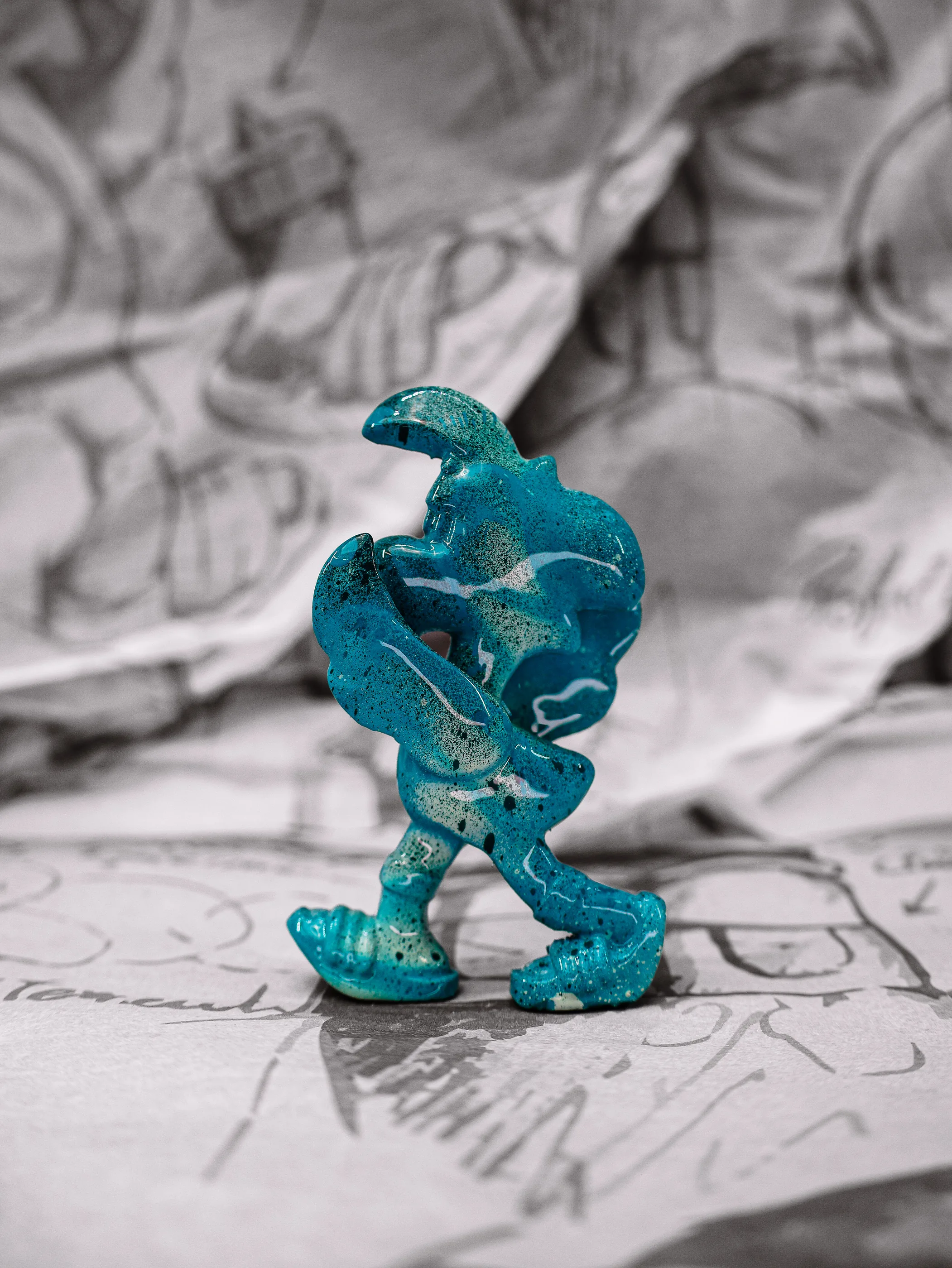 Mini Roger « Bali », exemplaire turquoise moucheté de blanc, vu de profil.