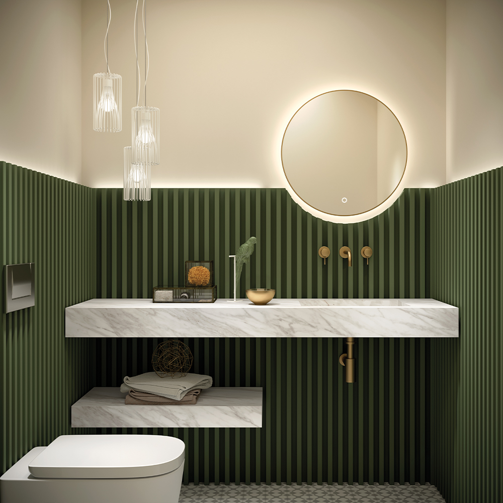 Badkamer met groene gegroefde wand, marmeren blad en ronde spiegel
