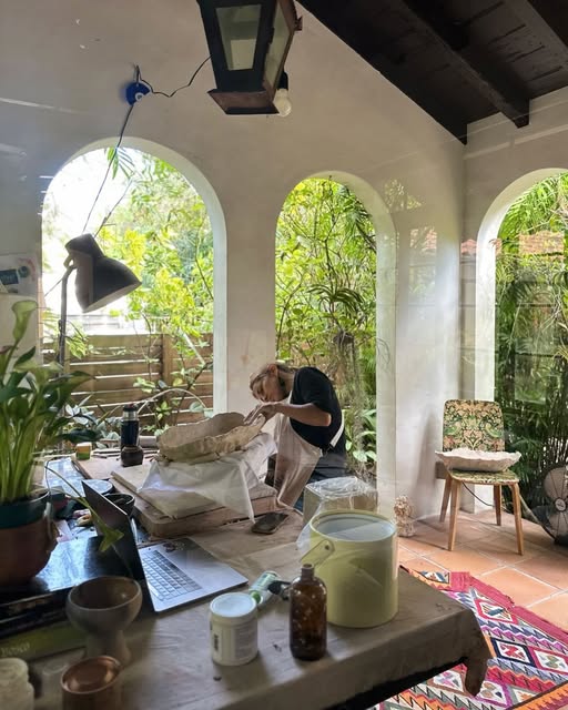Obra de Consuelo Becerra publicada el 3 de mayo de 2026
