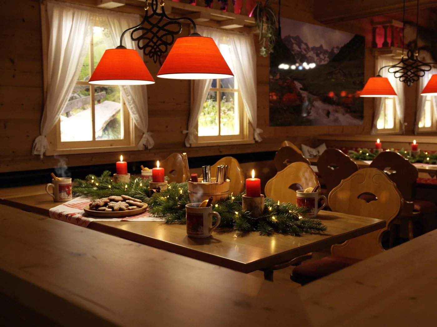 Weihnachtlich dekorierte Tafel mit Glühwein für die Firmen-Weihnachtsfeier