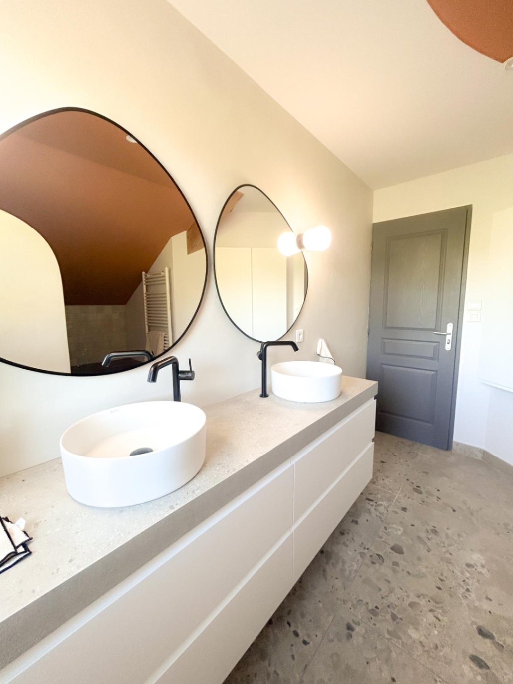 salle de bain organique double vasque