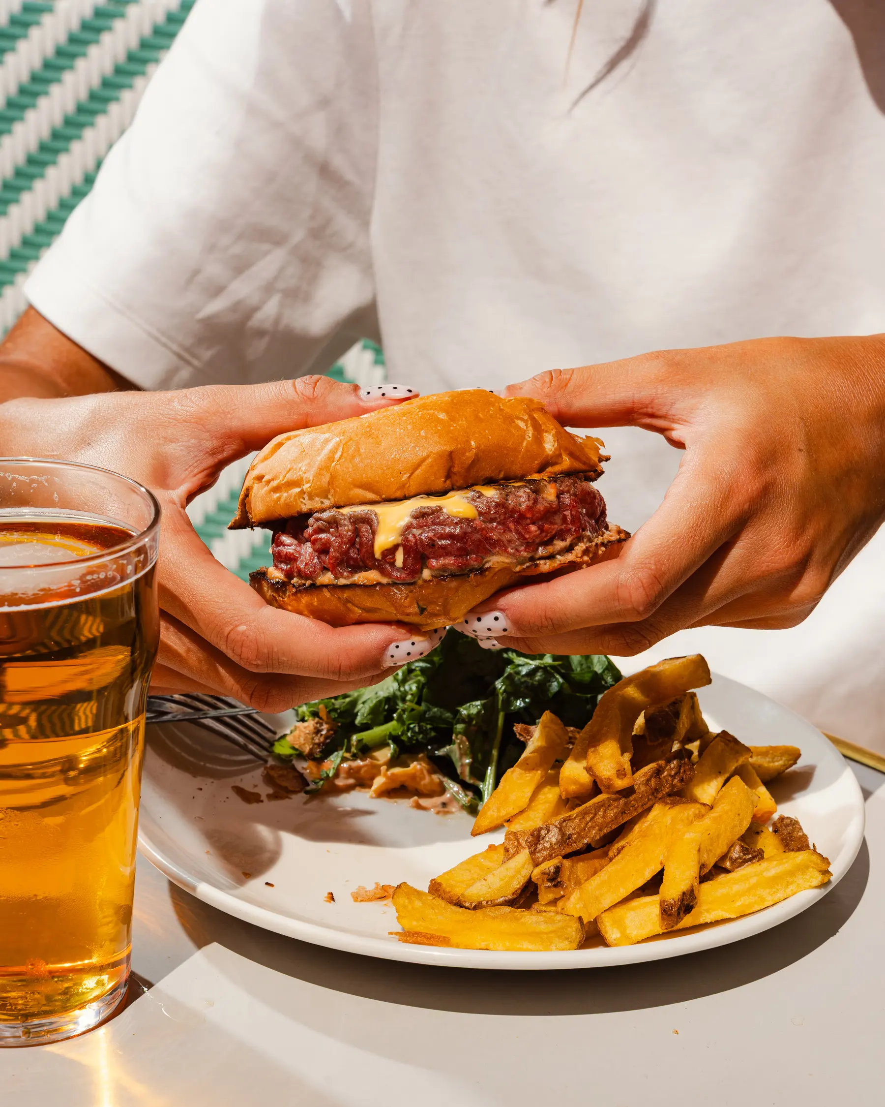 Burger maison et frites au Stendhal à Gambetta