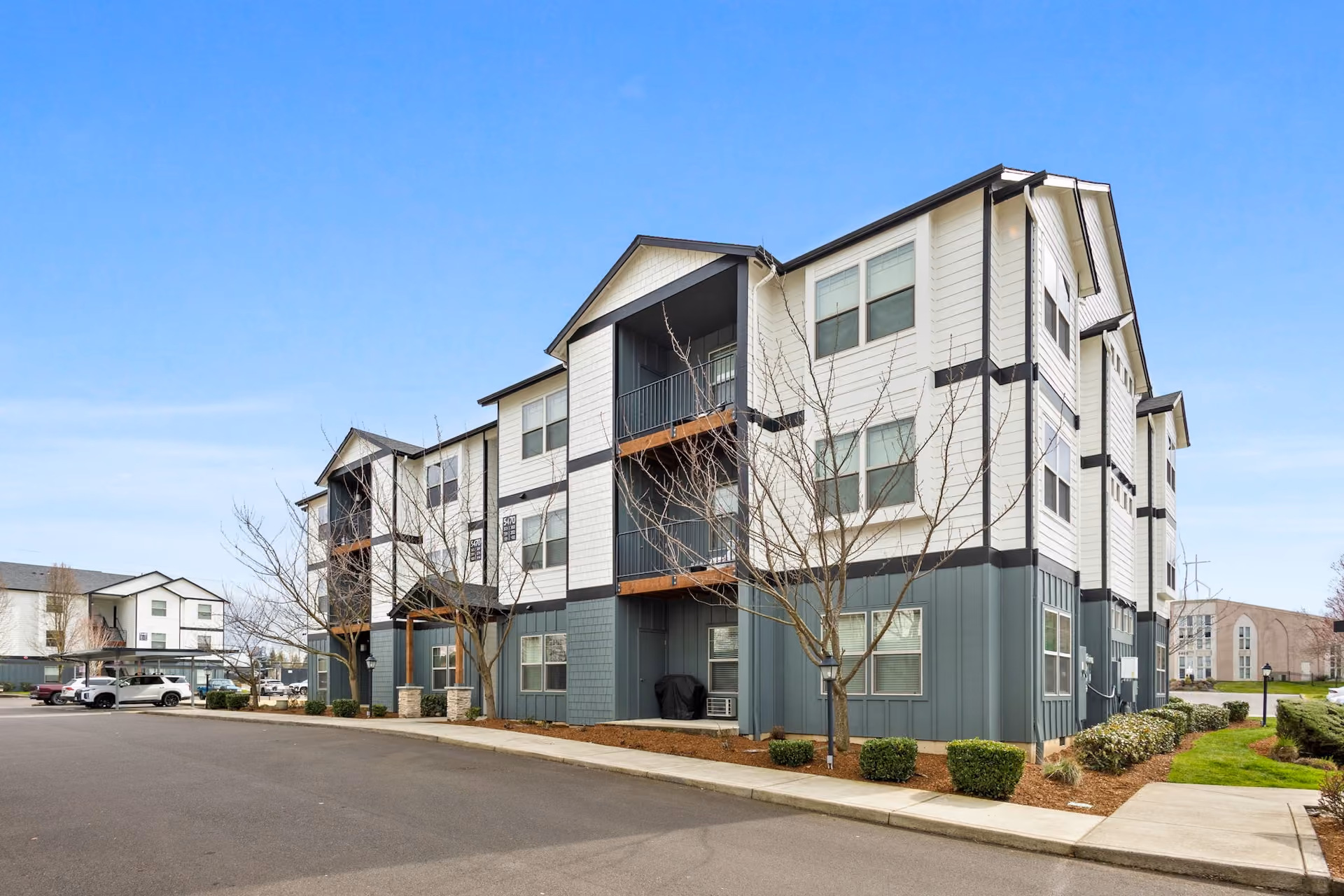 Exterior of Keizer Station Apartments in Keizer, Oregon