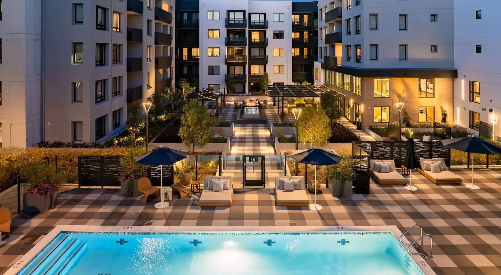 Pool & Courtyard