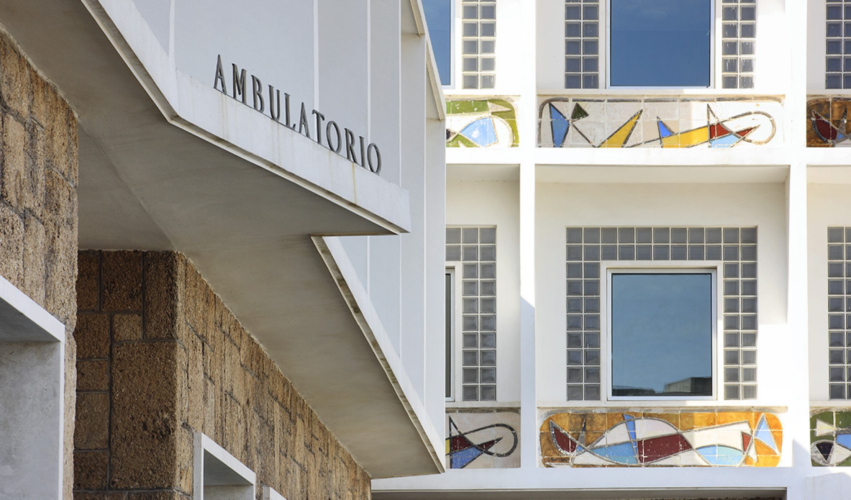 ArchDaily y Divisare publican la rehabilitación del ambulatorio Hermanos Laulhé de San Fernando