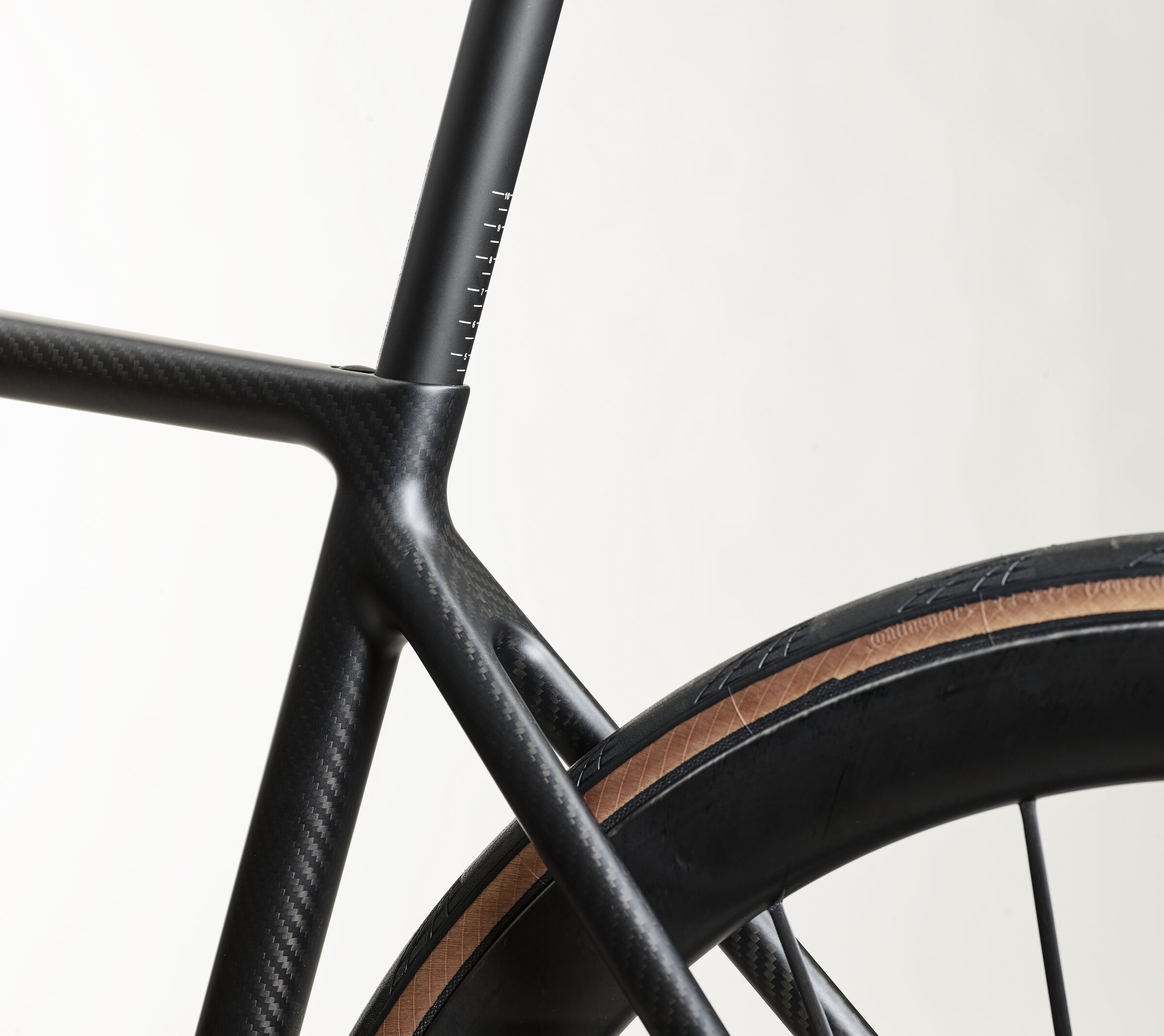 Detail of the SWI Aequus seat cluster in matt, where the seatstays meet the seat tube, with the seatpost insertion marks above