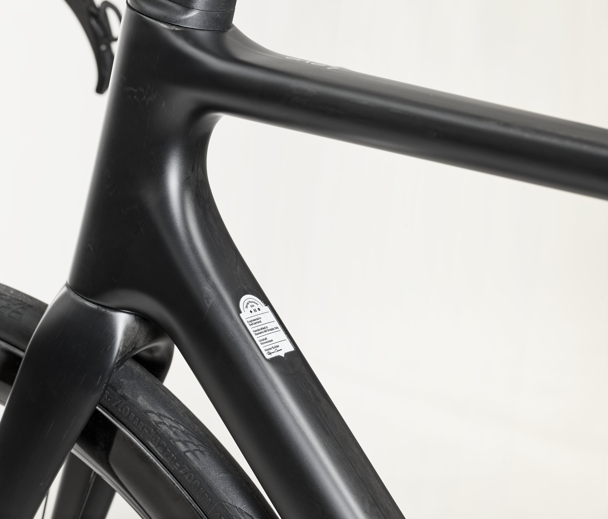 SWI Aequus Leve head tube and fork crown in matt finish, the unidirectional TPT surface with no weave to read