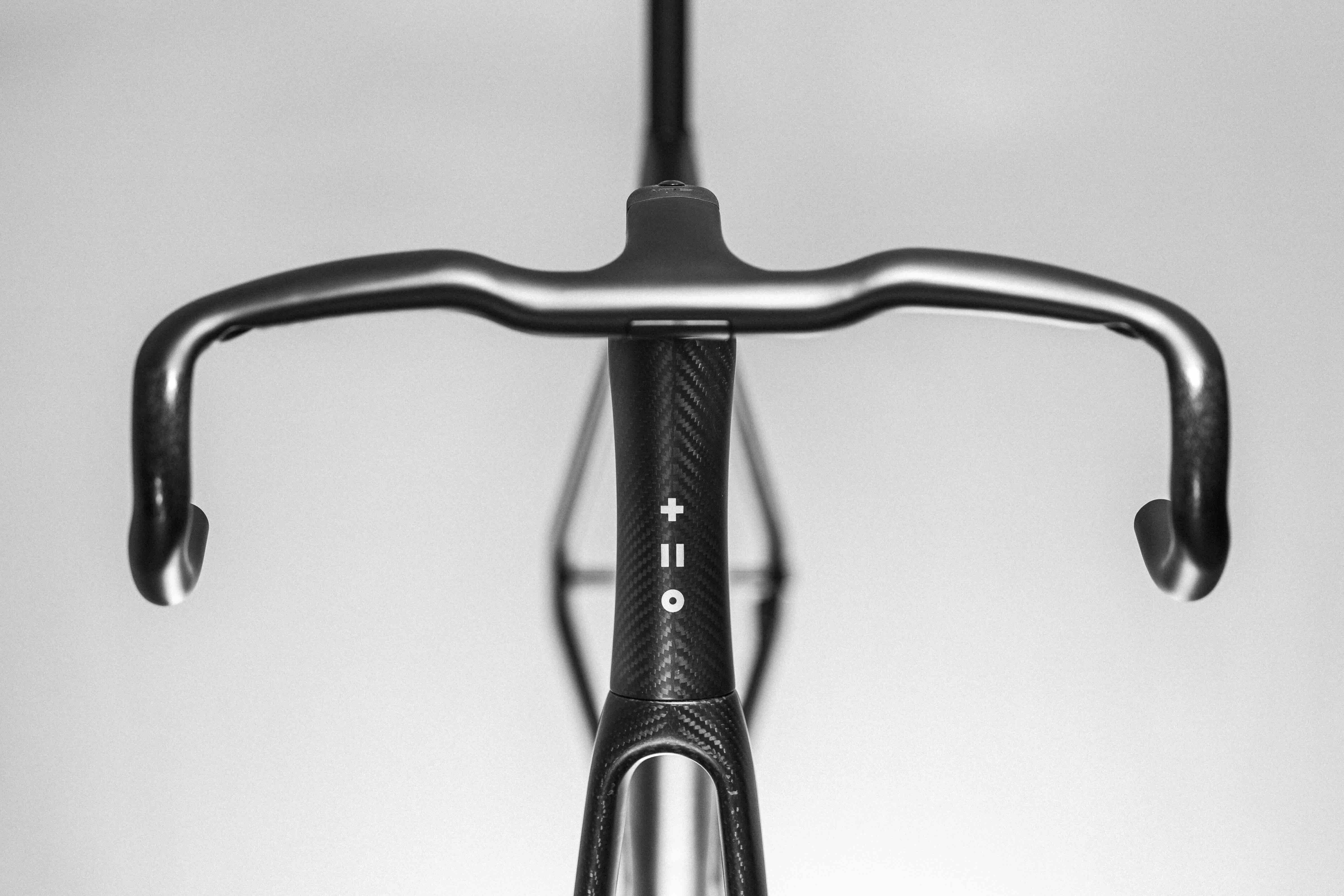 The SWI integrated carbon cockpit fitted to a bike, photographed in the studio