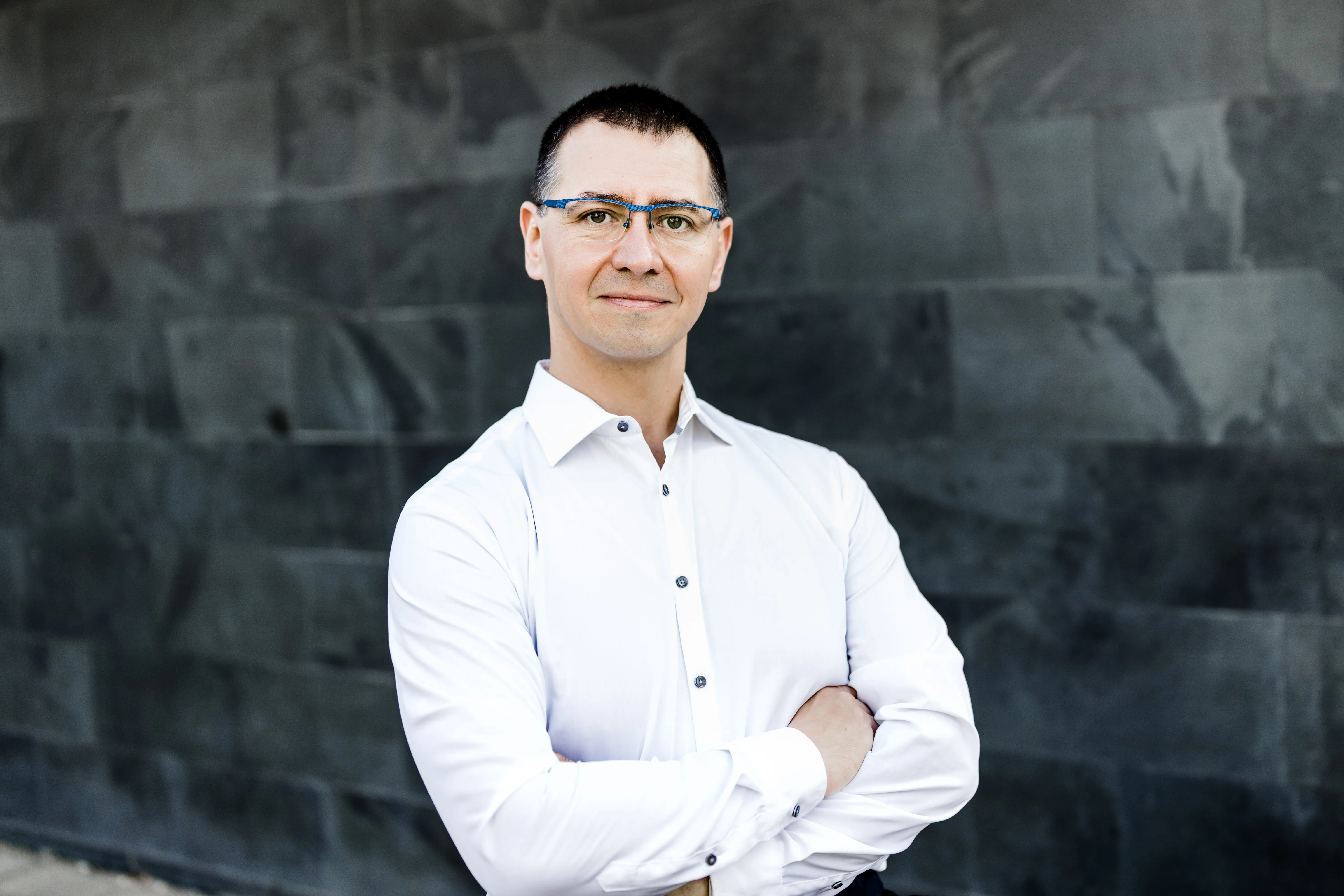 Porträt Alexander Mages, Gründer von Mages Consulting