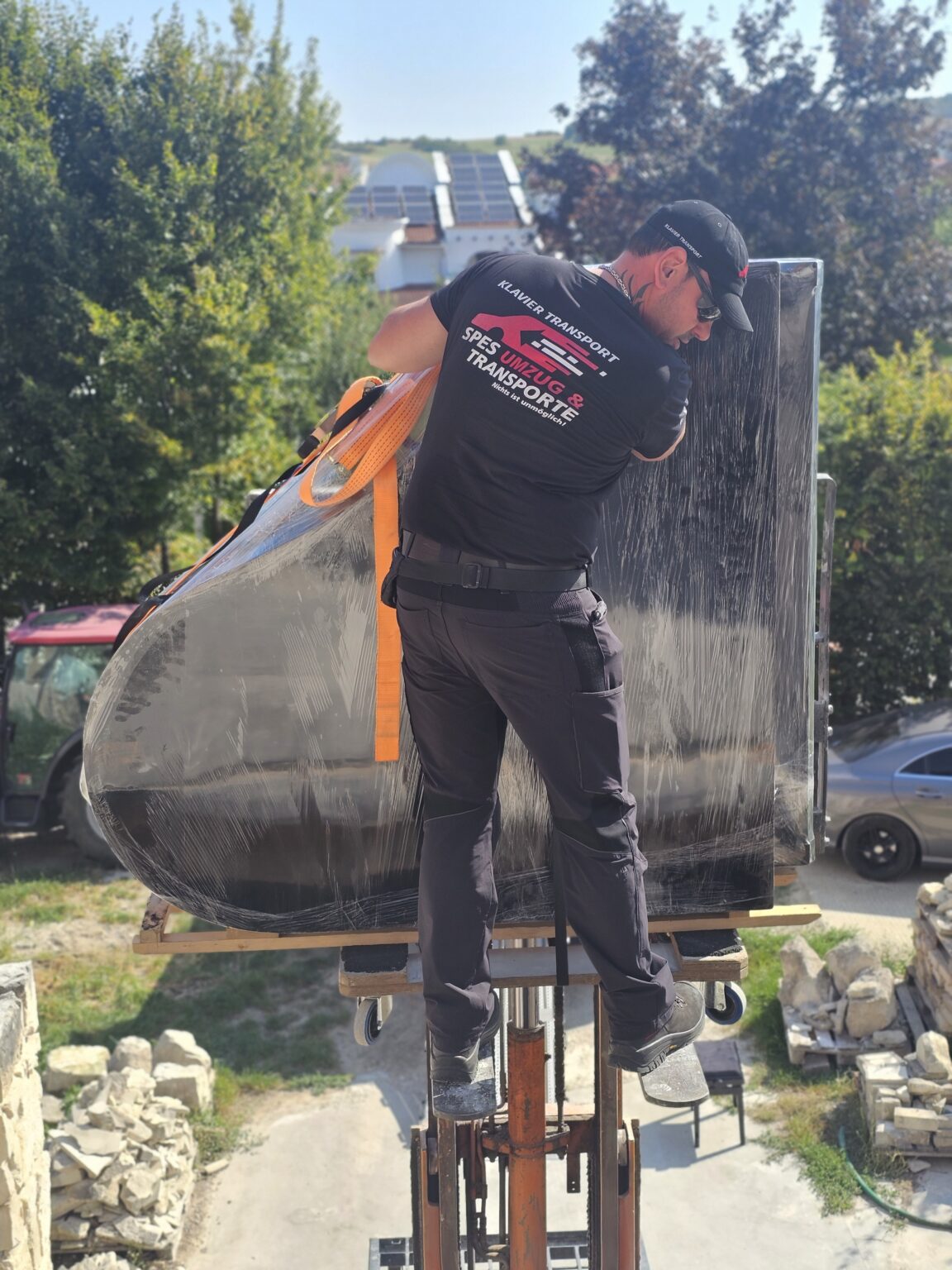 Hebegerät beim Flügeltransport in Wien