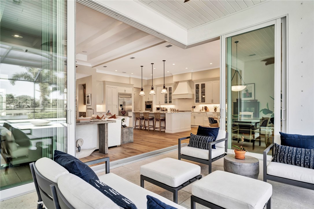 Covered Lanai & Living