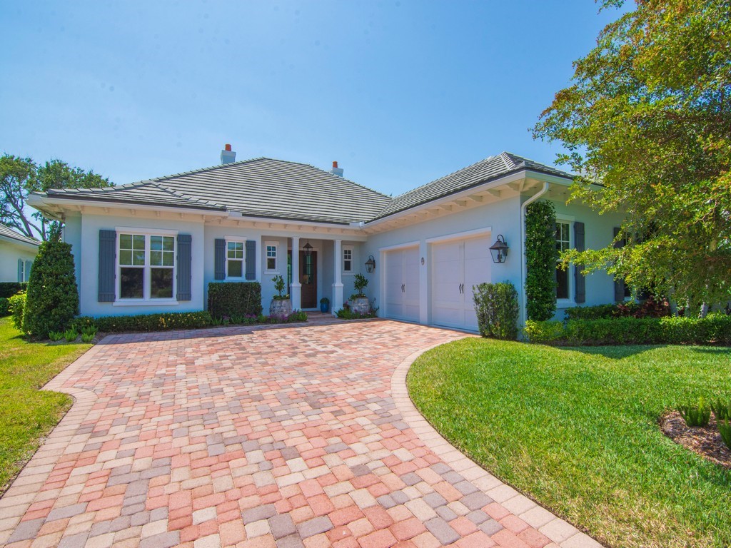 Driveway Entrance with sideload garage