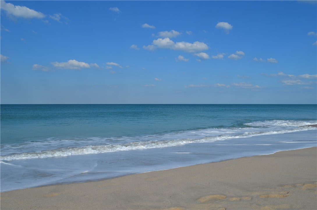 BEACH NEARBY BY BIKE OR GOLF CART