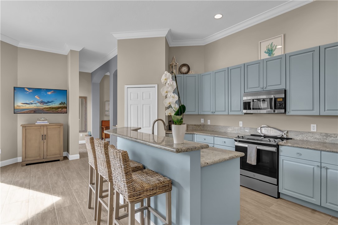 OPEN KITCHEN WITH QUART6Z TOPS