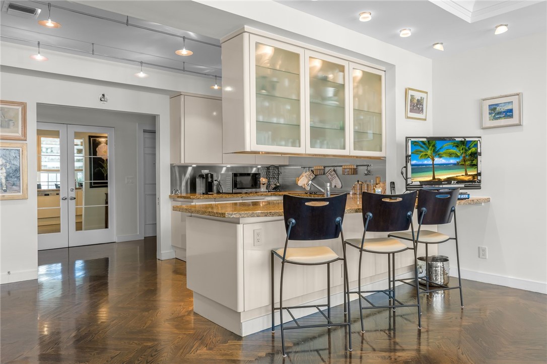 Kitchen bar area