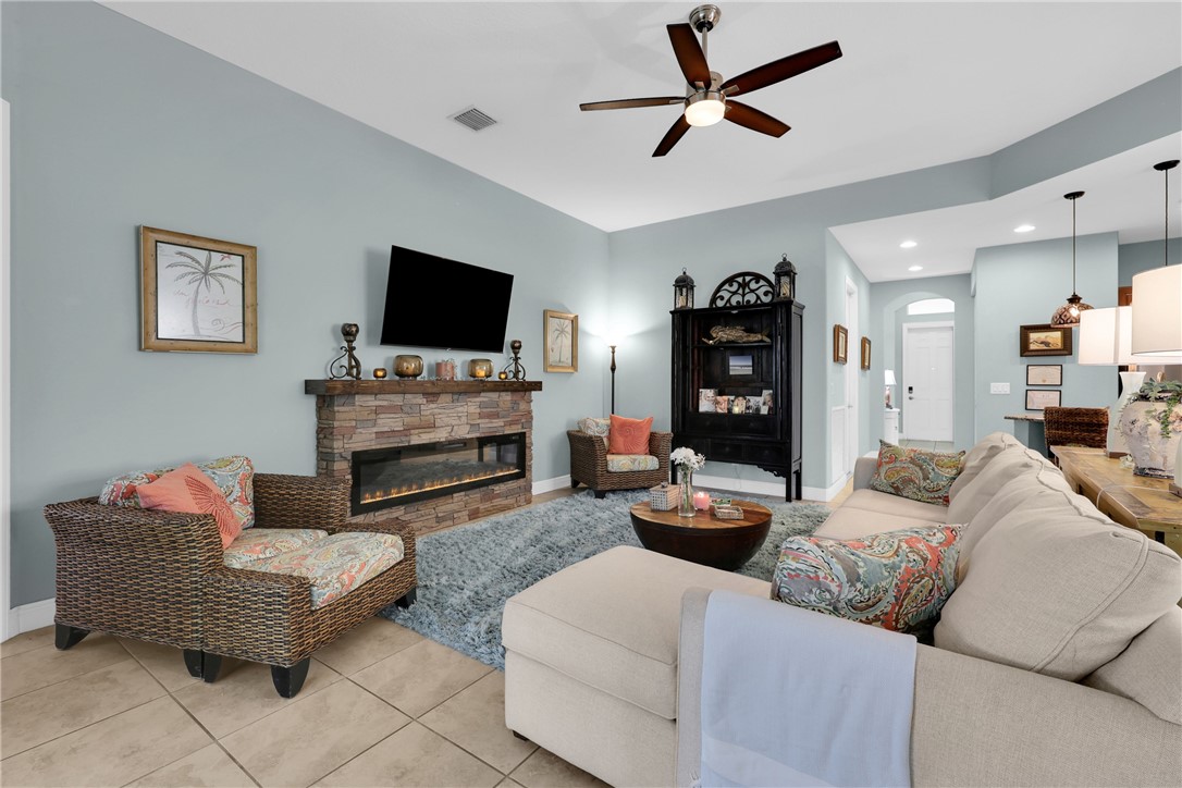 Tray ceiling with recessed lighting