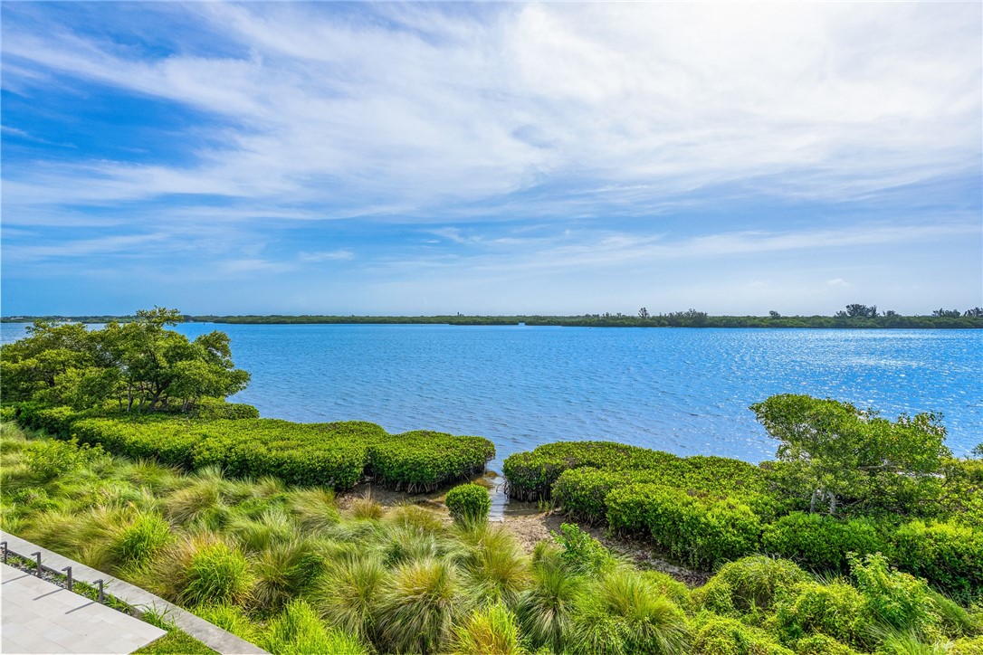 Spectacular Riverfront views