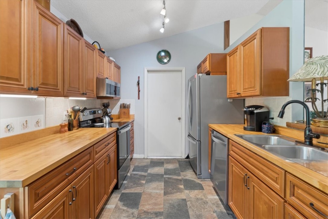 Soft-Close Drawers & Doors!