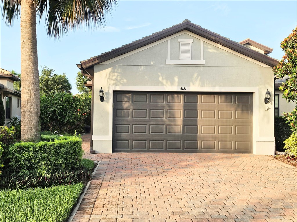 Fully Furnished (Turnkey) Attached Villa with 2-Car Garage & Private Side Entry
